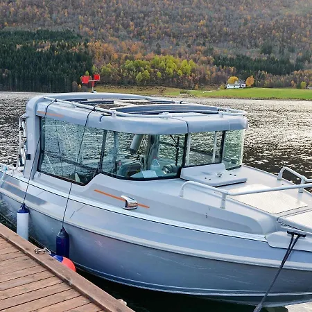 3 Person In B Fjorden Bo (More og Romsdal)