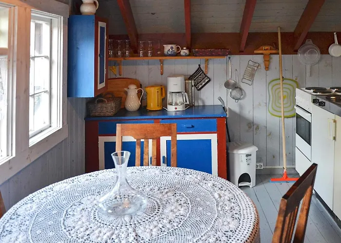 Vintage Charm By The Sea-by Traum Nyaraló Bø